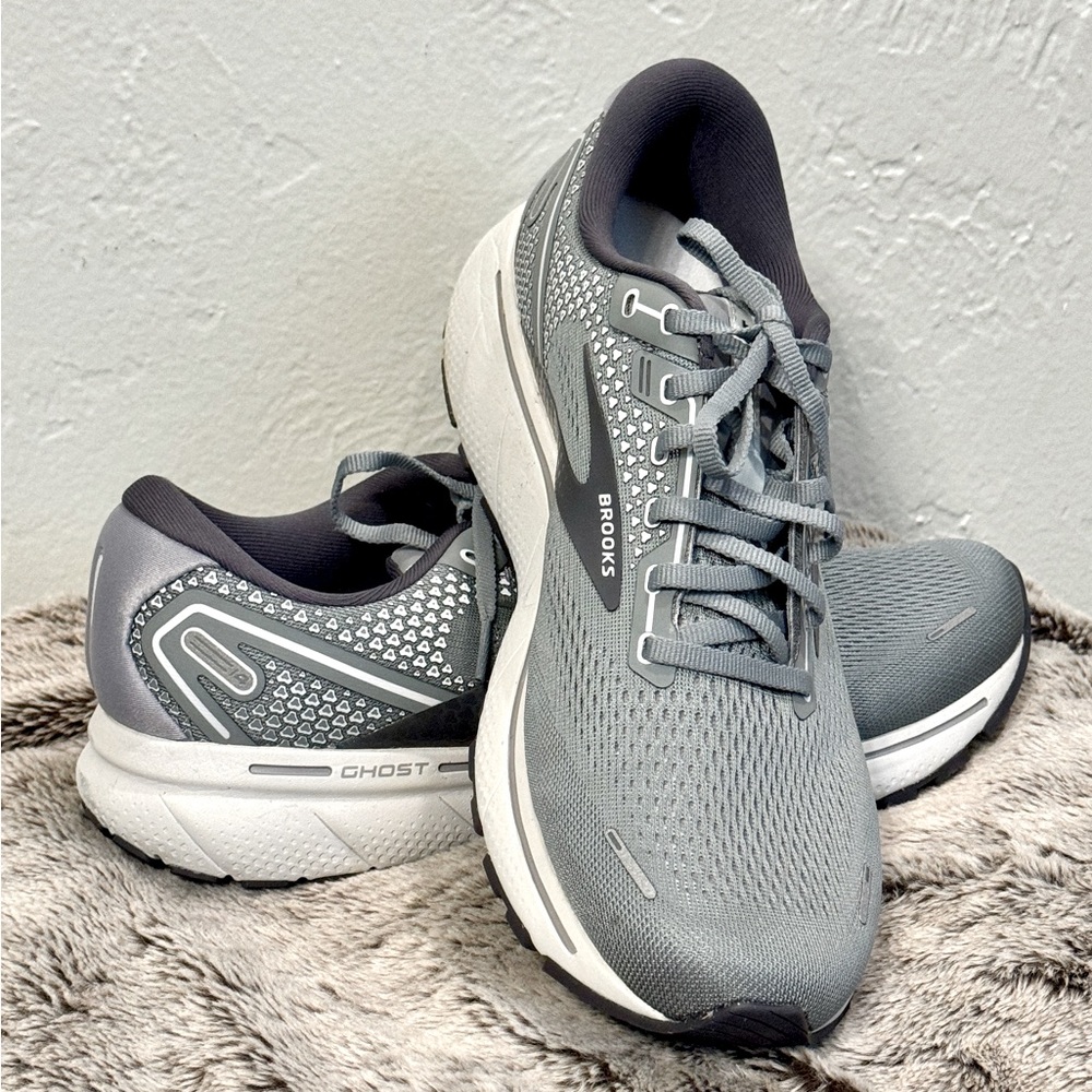 Brooks Men's Ghost 14 Neutral Running Shoe, worn one time excellent condition